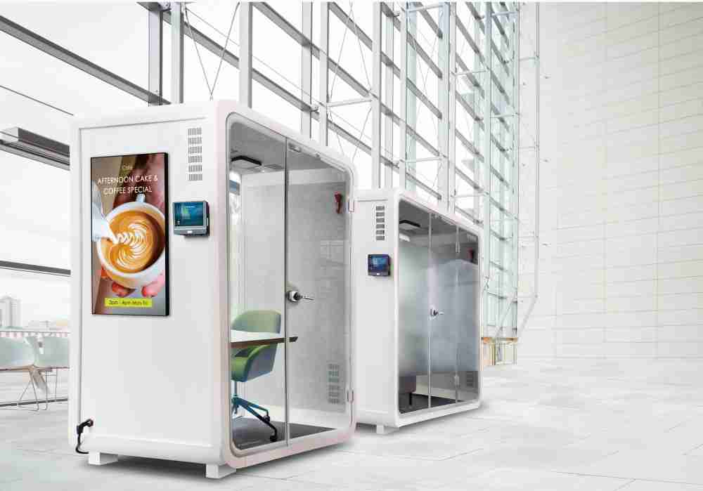 人生就是博子公司达擎之智慧行动办公舱，，采用PDLC智能调光玻璃设计，，，，透过通电与断电的电流切换，，，呈现透明与雾面效果，，，具节能降耗特性并兼顾隐私，，，，确保信息安全