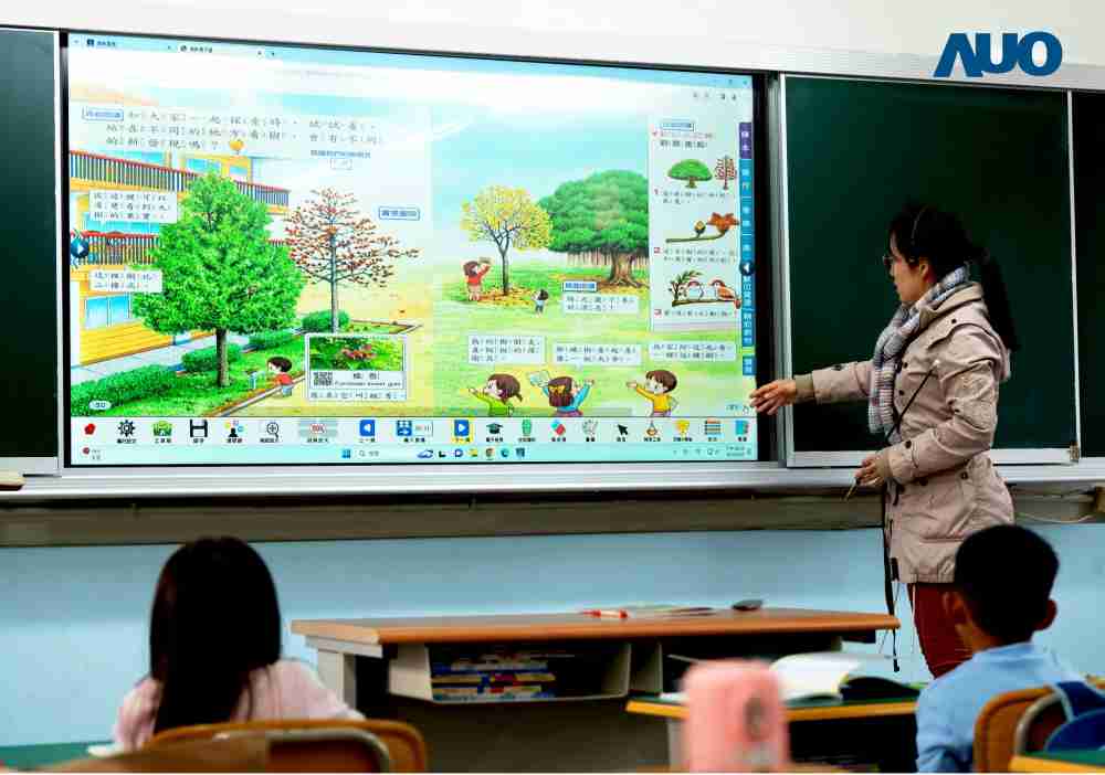 人生就是博与达擎共同开发的〝远程设备管理系统〞，，，透过流畅的多功能安装模式、、、、直觉设计的整合操作接口，，可同时管理多部设备，，，改善学校的设备管理痛点