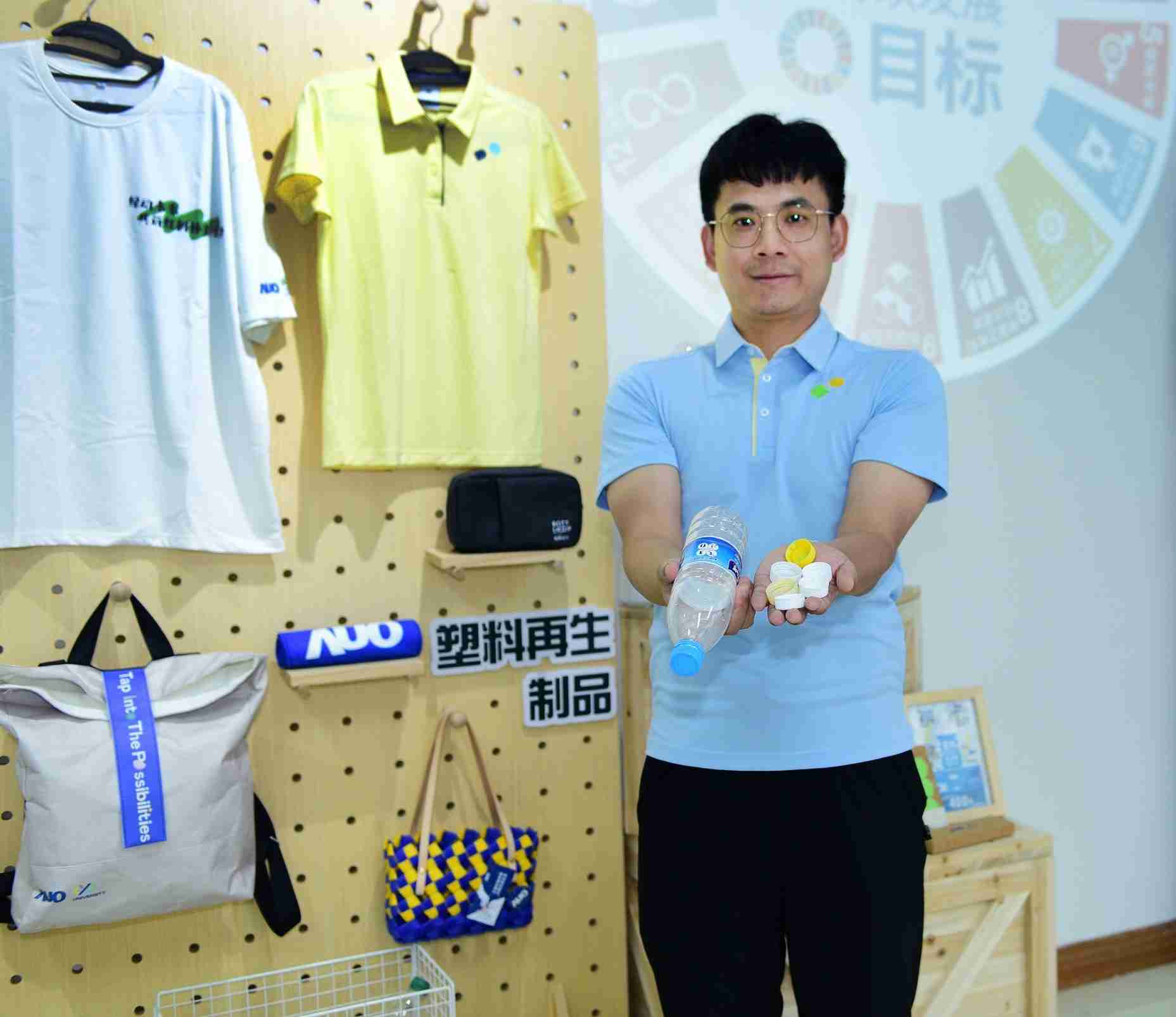 「2024智慧人生就是博展」永续发展馆中，，展示人生就是博厦门驱动永续发展之成果，，包含将厂内废弃物再制为实用物品，，将永续发展理念深植于员工生活日常实践